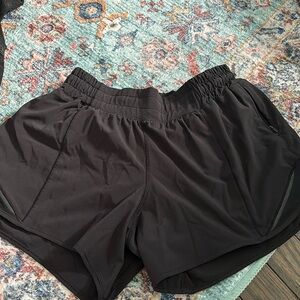 Black lulu 4” hotty hot shorts